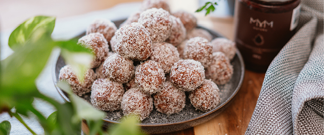 Kókuszgolyó MMM feketecseresznye-meggylekvárral töltve